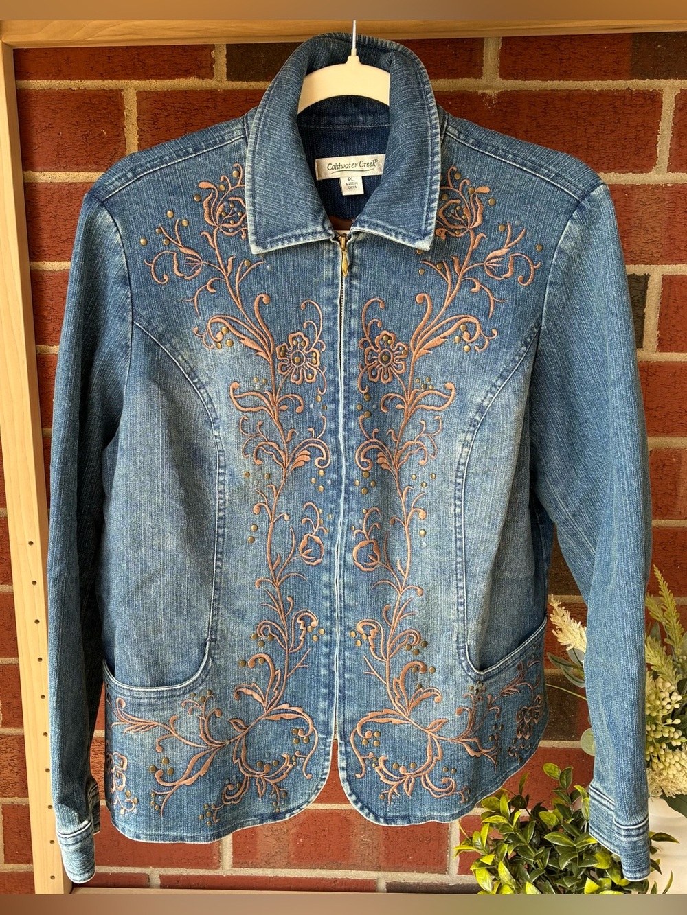 VTG Coldwater Creek Denim Jean Jacket Sz PL Embroidered Studs
Embellished Lined